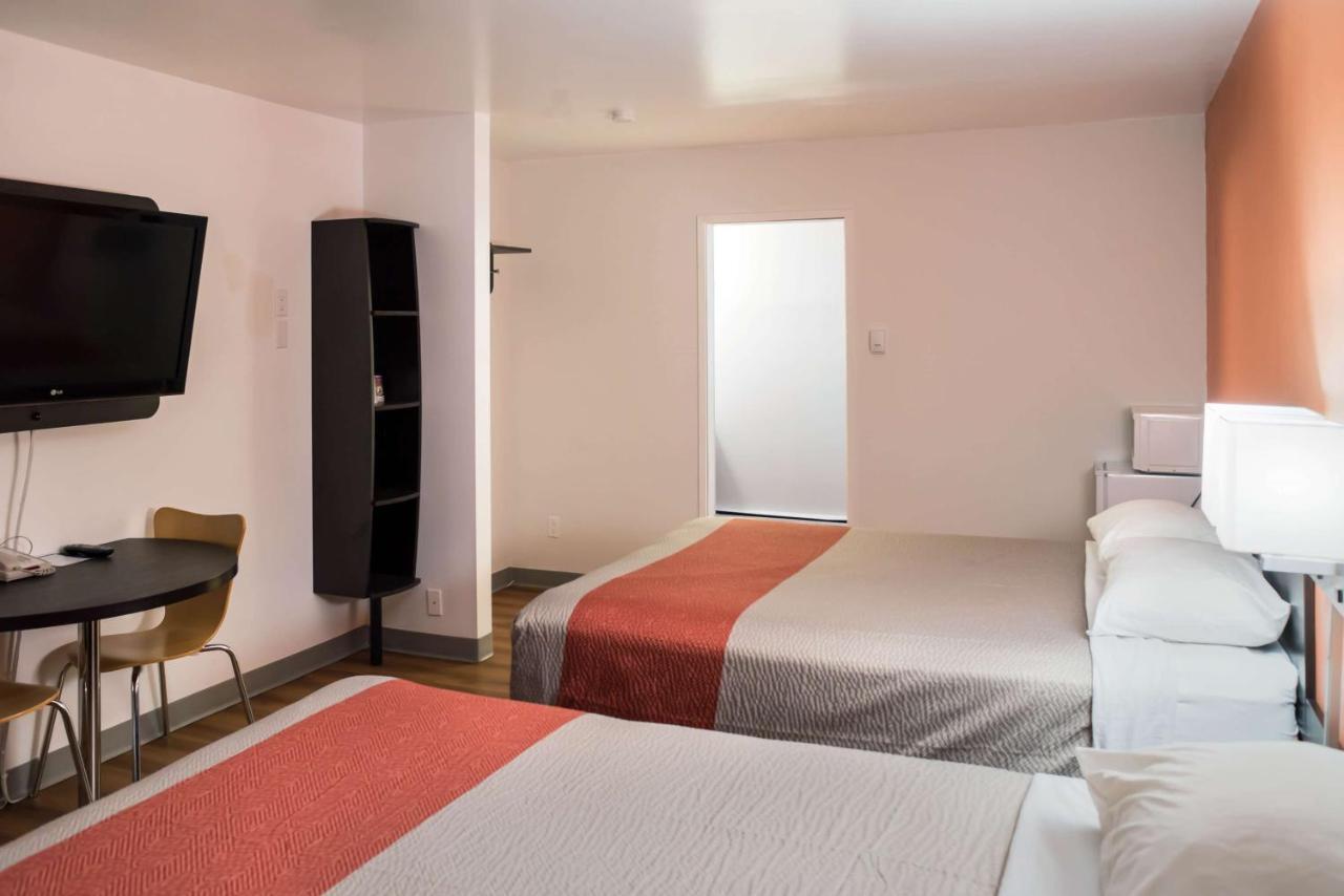 6-fort St. John, Bc Hotel 2*